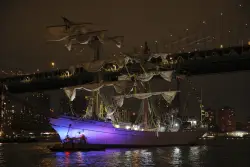 Mexican Tall Ship Strikes Brooklyn Bridge, Snapping Masts and Killing 2 Crew Members